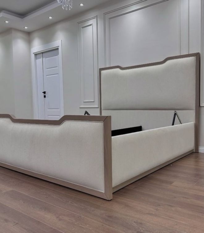 Delux Washington curve bed in wooden trim