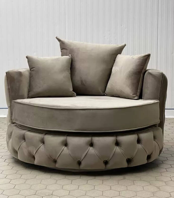 Fully buttoned Chesterfield swivel chair