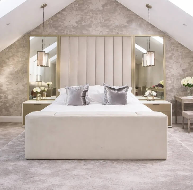 Janie Linear Design TV Bed with Mirrors