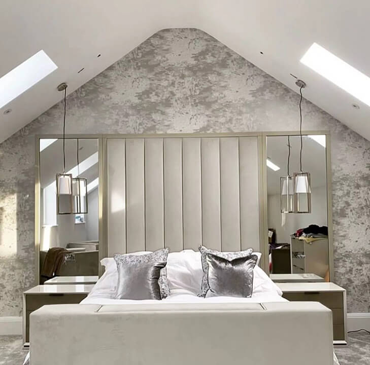 Janie Linear Design TV Bed with Mirrors