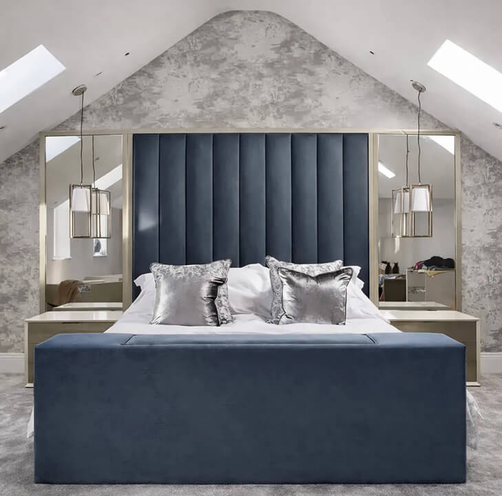 Janie Linear Design TV Bed with Mirrors