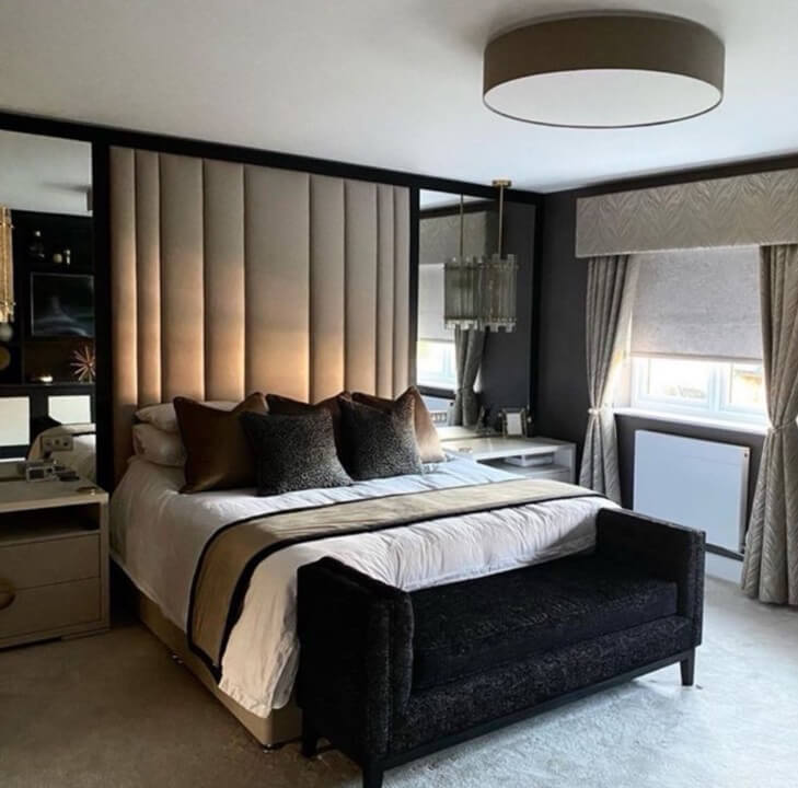 Luxury Linear Bed Complete With Mirrors