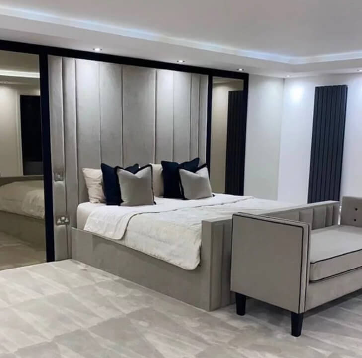 Luxury Linear Bed Complete With Mirrors