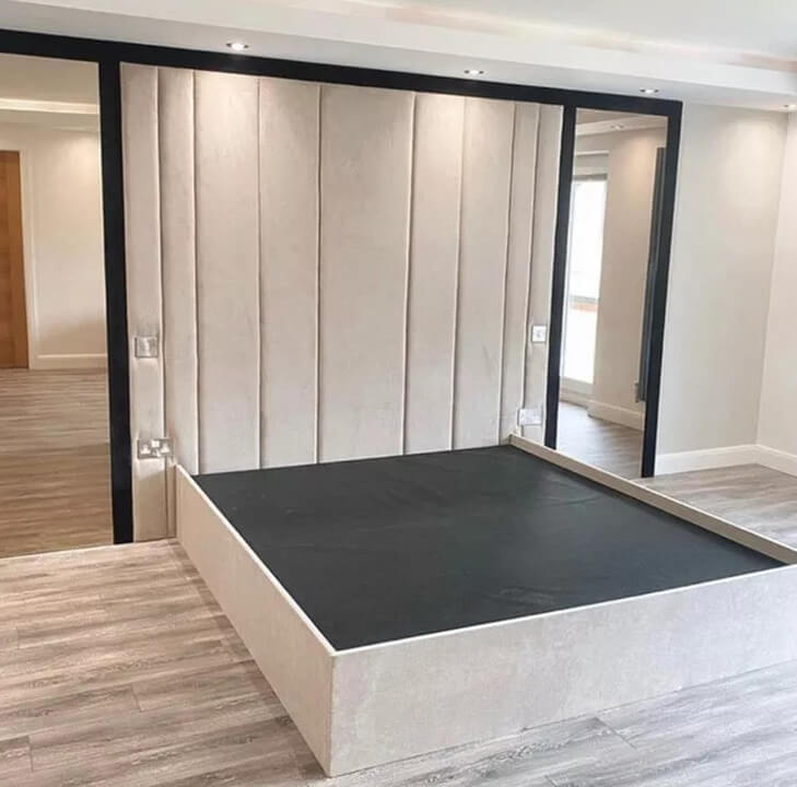 Luxury Linear Bed Complete With Mirrors