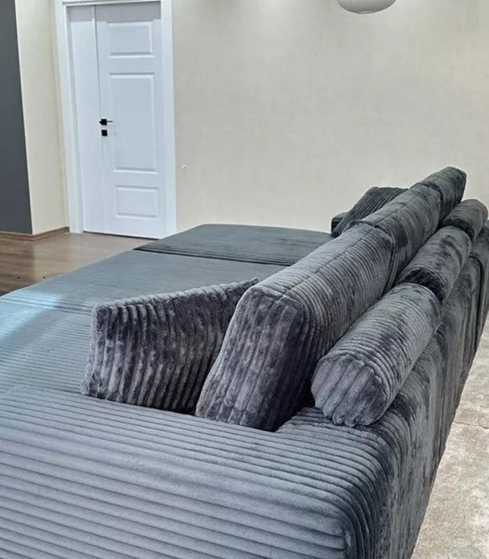 Royal Chicago cinema sofa with bolsters