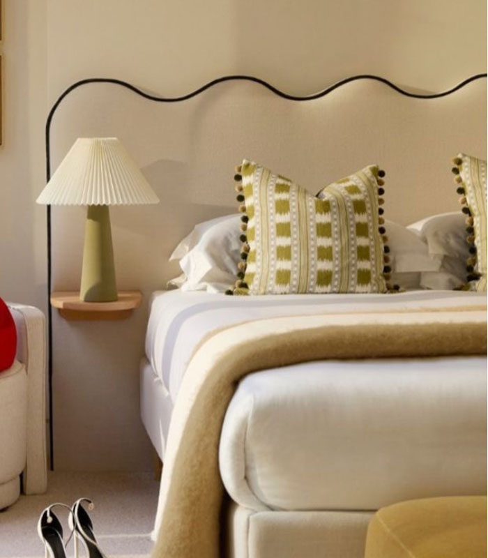 Royal Curve Sisley Bed